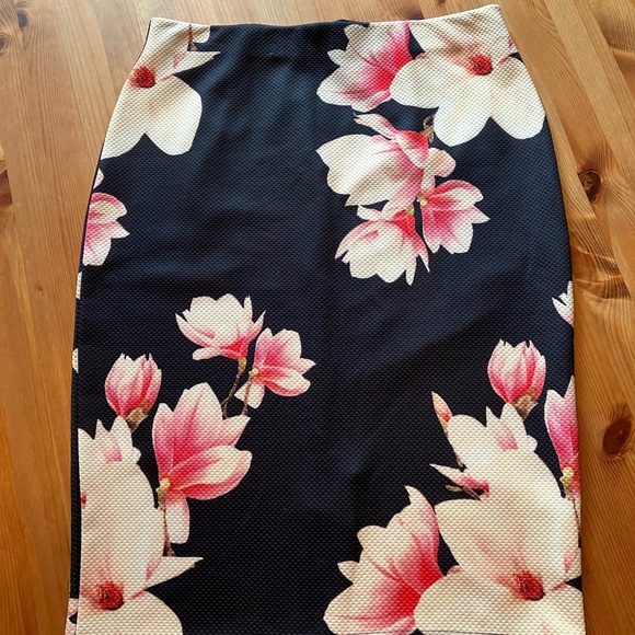 Floral skirt - Picture 3 of 8